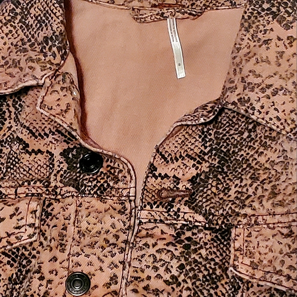 NEW🐍 Free People Snake Print Black and Brown Button Up Denim Jacket, Small - Picture 10 of 14